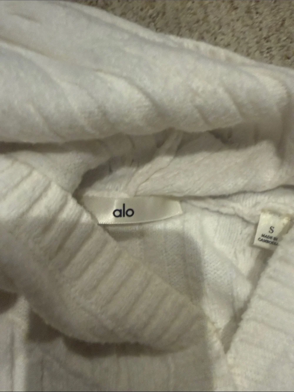 ALO Yoga Women's White Cable Knit Jogger Set - Picture 2 of 3